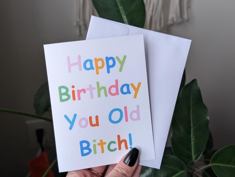 Feliz cumpleaños, vieja perra, divertida tarjeta de cumpleaños para una amiga, mejor amiga o compañera de trabajo, atrevida tarjeta de cumpleaños para mujeres, divertida tarjeta de cumpleaños imagen 1