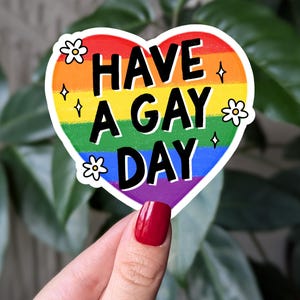 Passez une journée gay autocollant, autocollant en vinyle coeur arc-en-ciel fierté LGBTQ, cadeau gay drôle mignon, cadeau de fierté pour amis, autocollants pour ordinateur portable