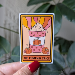 L'épice de citrouille, autocollant de carte de tarot pour kindle, cadeaux d'automne pour les amateurs de café, amateur d'épice de citrouille, cadeaux de sorcière pour femmes, autocollants d'automne
