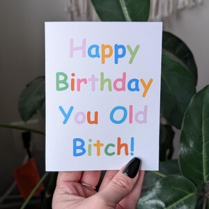 Feliz cumpleaños, vieja perra, divertida tarjeta de cumpleaños para una amiga, mejor amiga o compañera de trabajo, atrevida tarjeta de cumpleaños para mujeres, divertida tarjeta de cumpleaños imagen 2