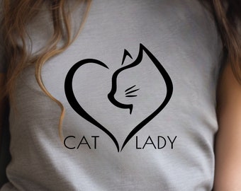 Peut inclure: T-shirt gris avec une silhouette de chat noir dans un cœur et le texte "Cat Lady" en dessous.