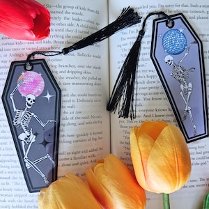 Funny spooky skeleton coffin bookmark