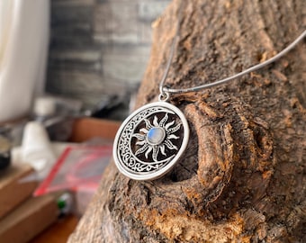 Halsband i sterlingsilver med måne och sol, månstenshänge, halvmånehalsband, keltiskt halsband, present till henne, bohemiska smycken