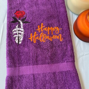 Ensemble de serviettes de bain Halloween - serviette de bain Halloween - serviette de bain fantasmagorique - ensemble de serviettes d&#39;Halloween - serviette de bain squelette - serviette d&#39;Halloween violette