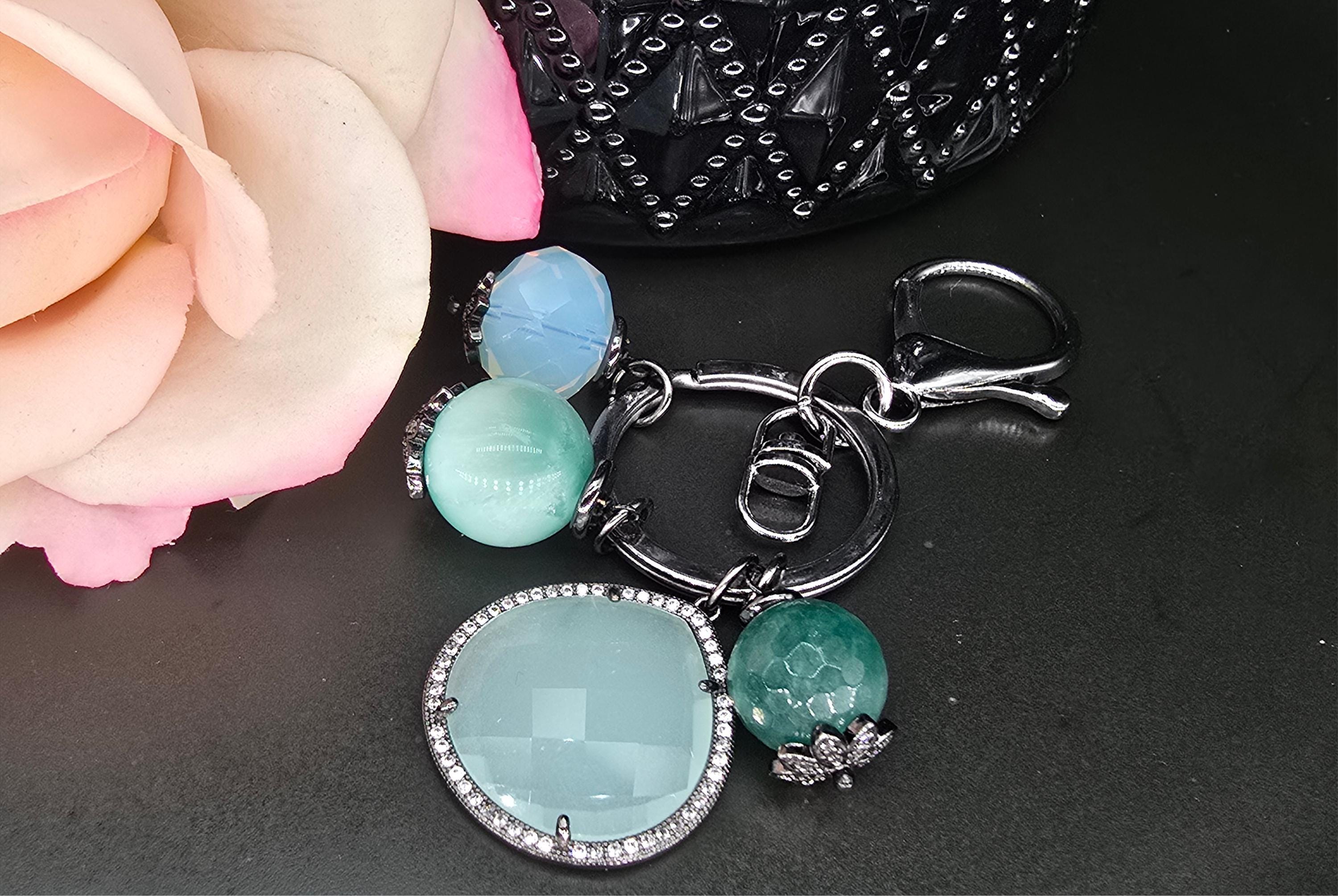 K2　CHARMミントグリーン　Mサイズ Bag Charm Keychain – Chunky Teal Crystal, Mint Green and Milky