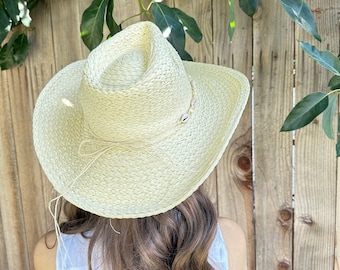 Cappello Da Cowboy Di Paglia Con Fascetta In Pelle E Stemma Con Tre Cavalli Naturale