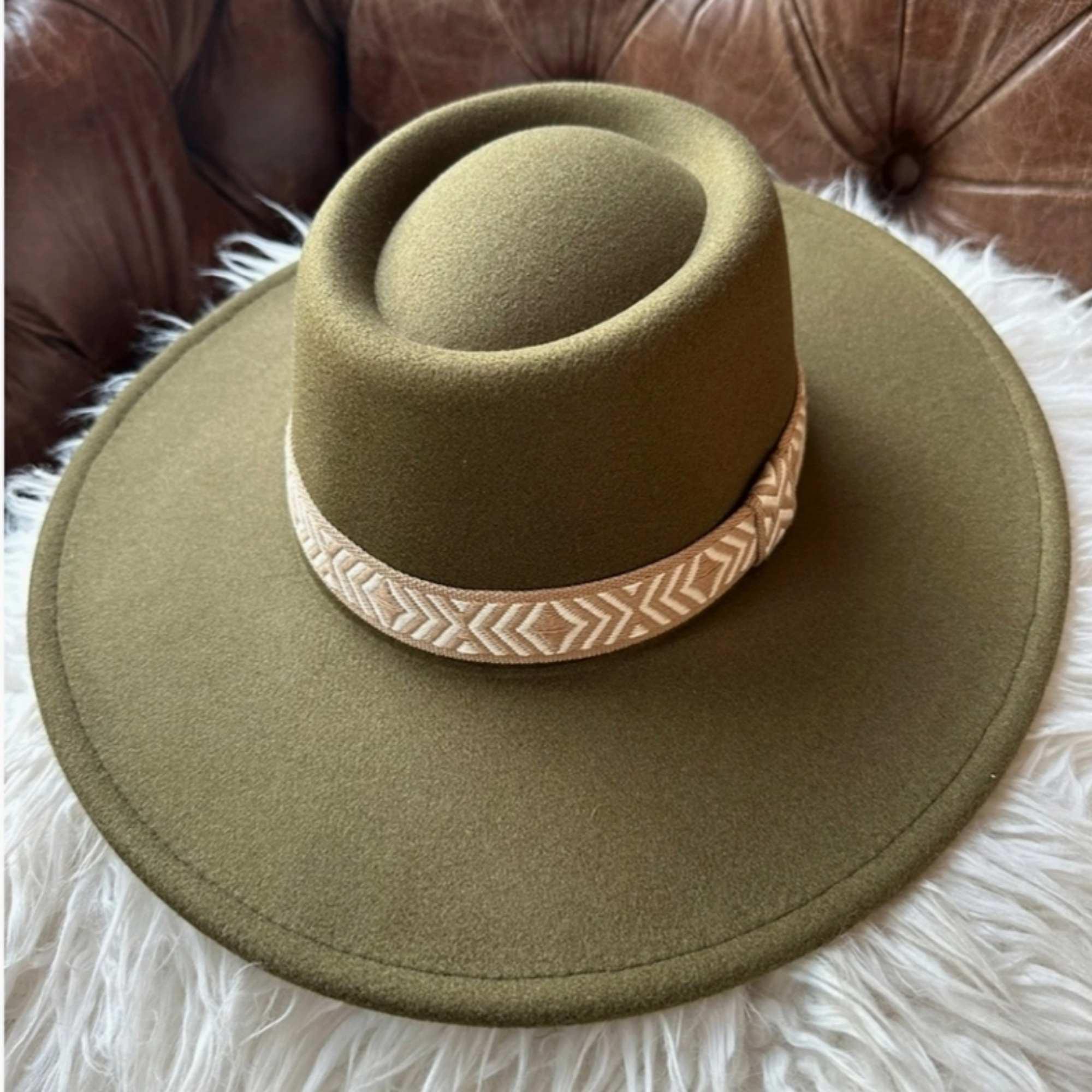 Best Seller Faux Felt Boater Hat | Wide Brim Structured  display picture 1