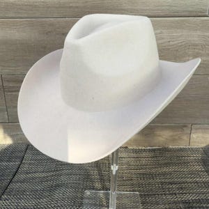 Cowboyhut aus australischer Wolle mit steifer, flacher Krempe - strukturierter Hut im Westernstil Ivory