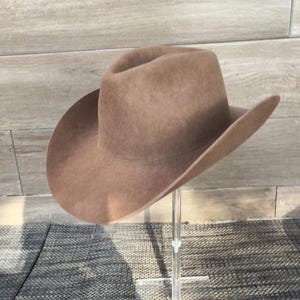 Cowboyhut aus australischer Wolle mit steifer, flacher Krempe - strukturierter Hut im Westernstil Mocha