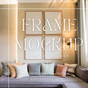 Op de afbeelding: Een woonkamer interieurontwerp mockup met vier lege fotolijsten, een grijze bank en kussens. De tekst "FRAME MOCKUP" wordt weergegeven in witte letters boven de lijsten. De tekst "SMART OBJECT LAYER" wordt weergegeven onder de lijsten. De tekst "JPG FILES + PSD FILES + TUTORIAL" wordt weergegeven onder de bank. De tekst "EASYEASYMOCKUP" wordt weergegeven onder de vorige tekst.