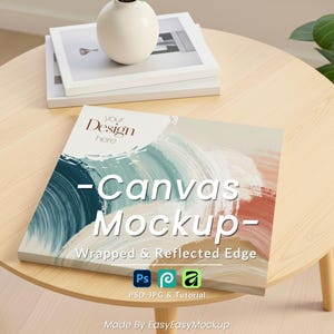 Puede incluir: Una maqueta de lienzo con un diseño abstracto colorido, colocada sobre una mesa de madera clara. El lienzo presenta el texto "-Canvas Mockup-" y "Wrapped & Reflected Edge". Una pila de libros y un jarrón blanco también están sobre la mesa.