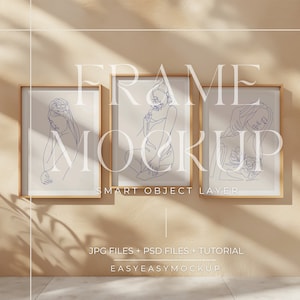 Puede incluir: Tres marcos de fotos de madera con un acabado marrón claro, cada uno con un dibujo lineal de una mujer con una flor. Los marcos están colgados en una pared beige claro con sombras de luz solar. El texto "FRAME MOCKUP SMART OBJECT LAYER" está debajo de los marcos.
