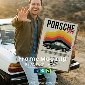 Man med ram Mockup 5x7, PSD-FIL, Person med ram utomhus, Manlig modell livsstilsdisplay, Handhållen träram, Affischvisning