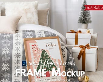 Christmas Frame Mockup PSD, 5x7 Ratio Wall Art Mockup, Xmas Poster PSD, Holiday Gift Display Mockup, Smart Object Photopea, Instant Download