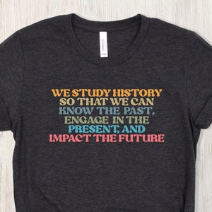 Camiseta retro de profesor de historia, camiseta de estudios sociales, camiseta de regreso a clases, camiseta para amantes de la historia, camiseta divertida de regalo para profesor de secundaria imagen 1
