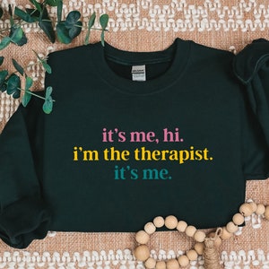 It&#39;s Me Hi I&#39;m The Therapist It&#39;s Me Sweatshirt, I&#39;m The Therapist Retro Hoodie, Cool Therapist Shirt, Therapist Appreciation Sweatshirt