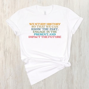 Camiseta retro de profesor de historia, camiseta de estudios sociales, camiseta de regreso a clases, camiseta para amantes de la historia, camiseta divertida de regalo para profesor de secundaria imagen 5