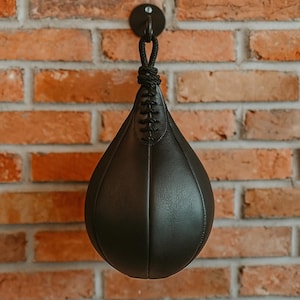 Personalized Leather Speed Bag – Genuine Cowhide Hanging Speedball for Boxing, Kickboxing & MMA Training, Gift for him, Gift for Boxers
