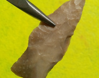 2-3/8" Darl AUTHENTIC TEXAS ARROWHEAD Woodland 2500 - 1000 B.P. Beveled on 1 Side of Each Face & the Stem Edges. Basal Thinning and Grinding