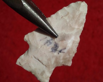 AUTHENTIC TENNESSEE ARROWHEAD 1-5/8" Hardin Stemmed - Early Archaic 10,500 - 7,500 B.P. Thin with Fine Edgework, Ground Stem Edges & Base.