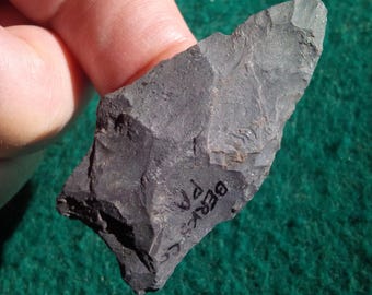 AUTHENTIC PENNSYLVANIA ARROWHEAD Fox Creek A.K.A. Selby Bay Woodland 2500 - 1200 B.P. - Hi Grade Example Thin Well Flaked Ground Stem & Base
