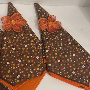 Vintage MCM Decorative Cloth Napkins and napkin rings Set of 4 Solid Orange , 4 Floral brown, 4 orange flower napkin rings