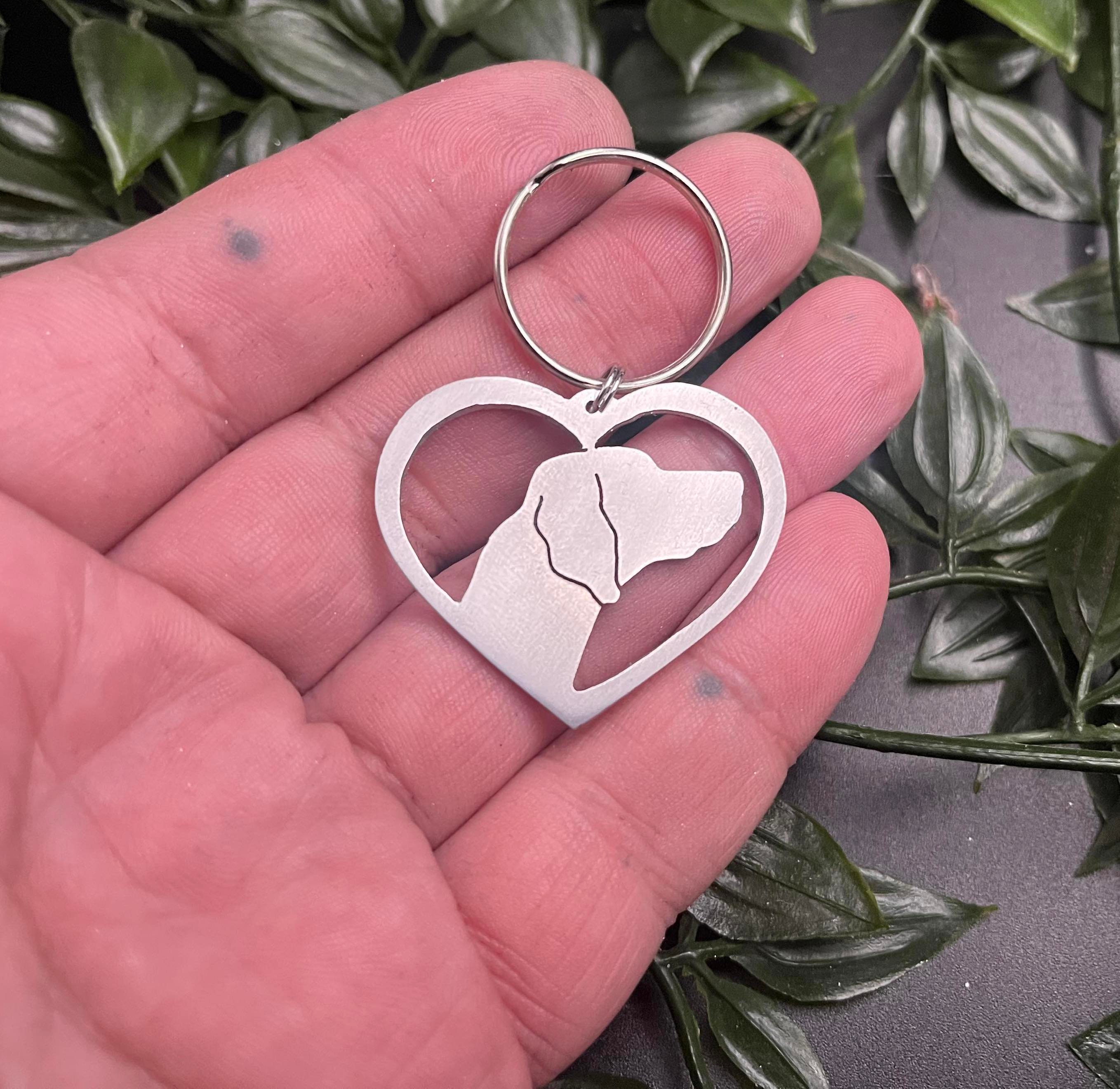 Weimaraner head in a heart keyring