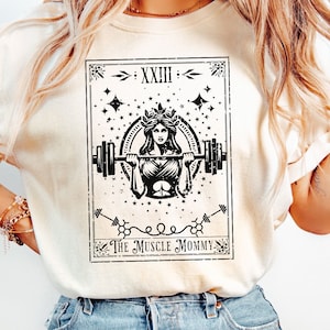 Muscle Mommy Tarot Card Gym Pump Cover Camiseta para mujer, Camisa para amante del gimnasio, Comfort Colors Pump Cover para amante del fitness, Camiseta de gran tamaño