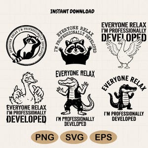 Può includere: Una collezione di sei disegni grafici in bianco e nero con procioni, oche e coccodrilli con il testo "EVERYONE RELAX I'M PROFESSIONALLY DEVELOPED". Le immagini includono timbri circolari e illustrazioni indipendenti con varie pose animali.