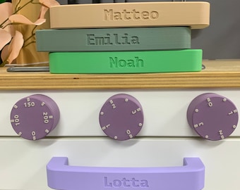 Personalized handles to match Ikea Duktig children's kitchen with your child's name in the desired color for the play kitchen!