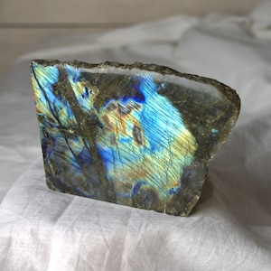 Polished Labradorite Slab: 5&quot; Mesmerizing Flash Gemstone Decor