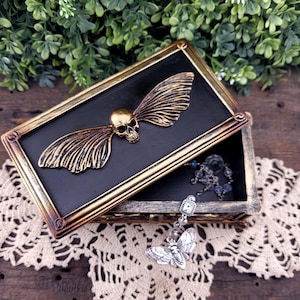 Skull & Moth Altar Box – Gothic Witch Trinket Box for Crystals, Pendulums and Sacred Items