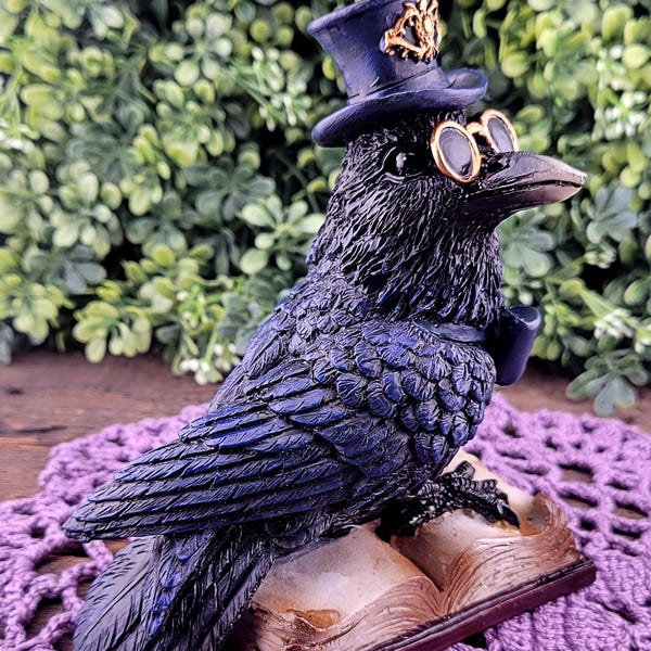 Adorable Steampunk Raven Statue – Resin Gothic Bird Figurine – Mystical Raven Décor