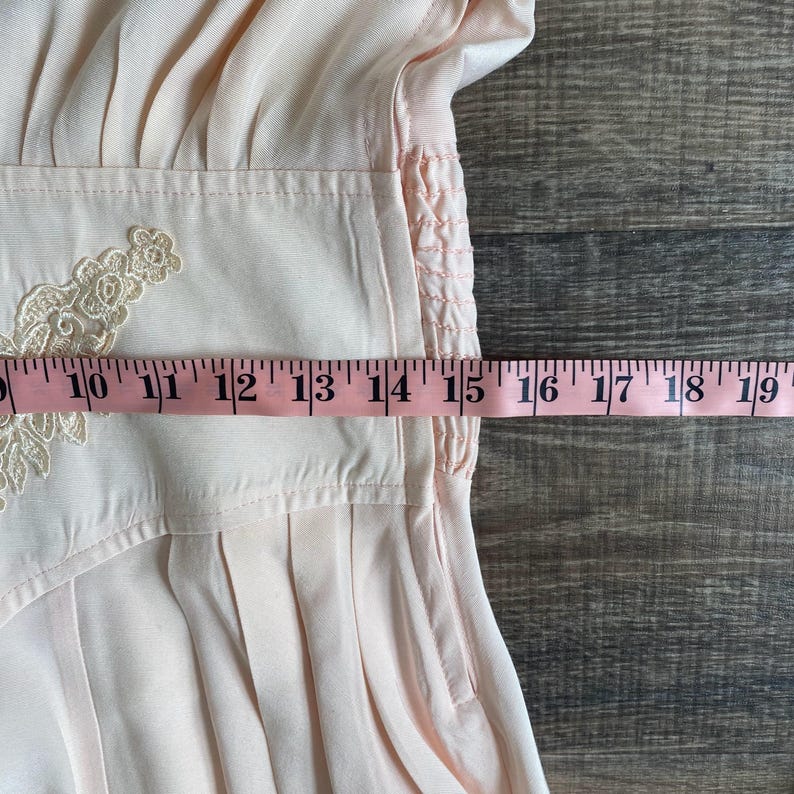 Vintage V-Neck Midi Dress / Peachy Blush Pink w/ Drop Waist / 80s / Size Large image 9