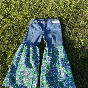 Upcycled Floral Bell Bottom Jeans: Reworked Denim with Lace Pocket - Size 14/16