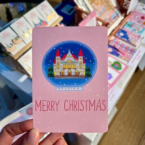 Cartolina di Natale di Helsinki, case carine, cartolina rosa, regalo di Natale per il migliore amico, architettura di Helsinki