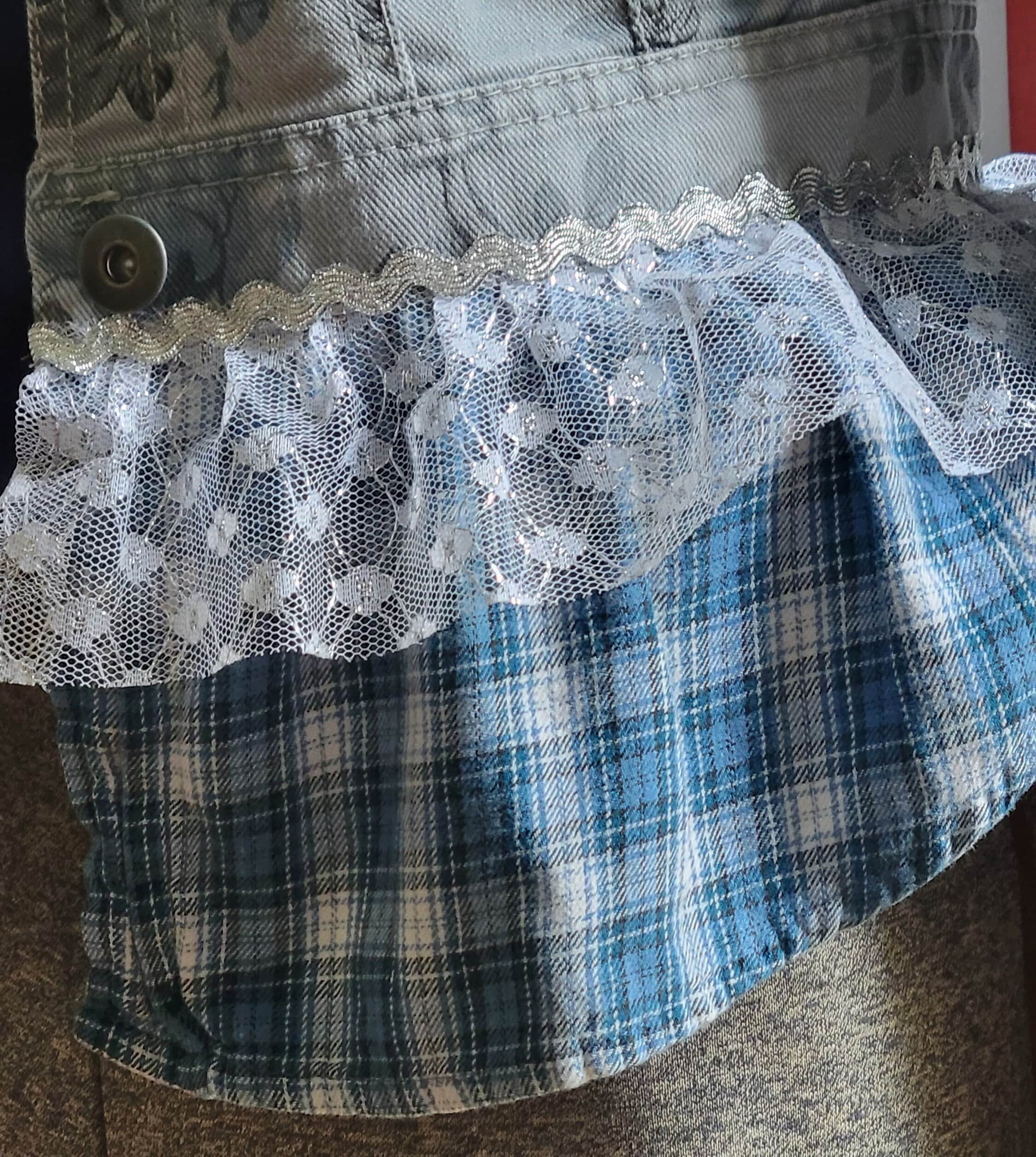 Veste Jeans Customisée Cœur Ailé Et Rosettes Taille M - Marque Sirens, Occasion Très Bon état