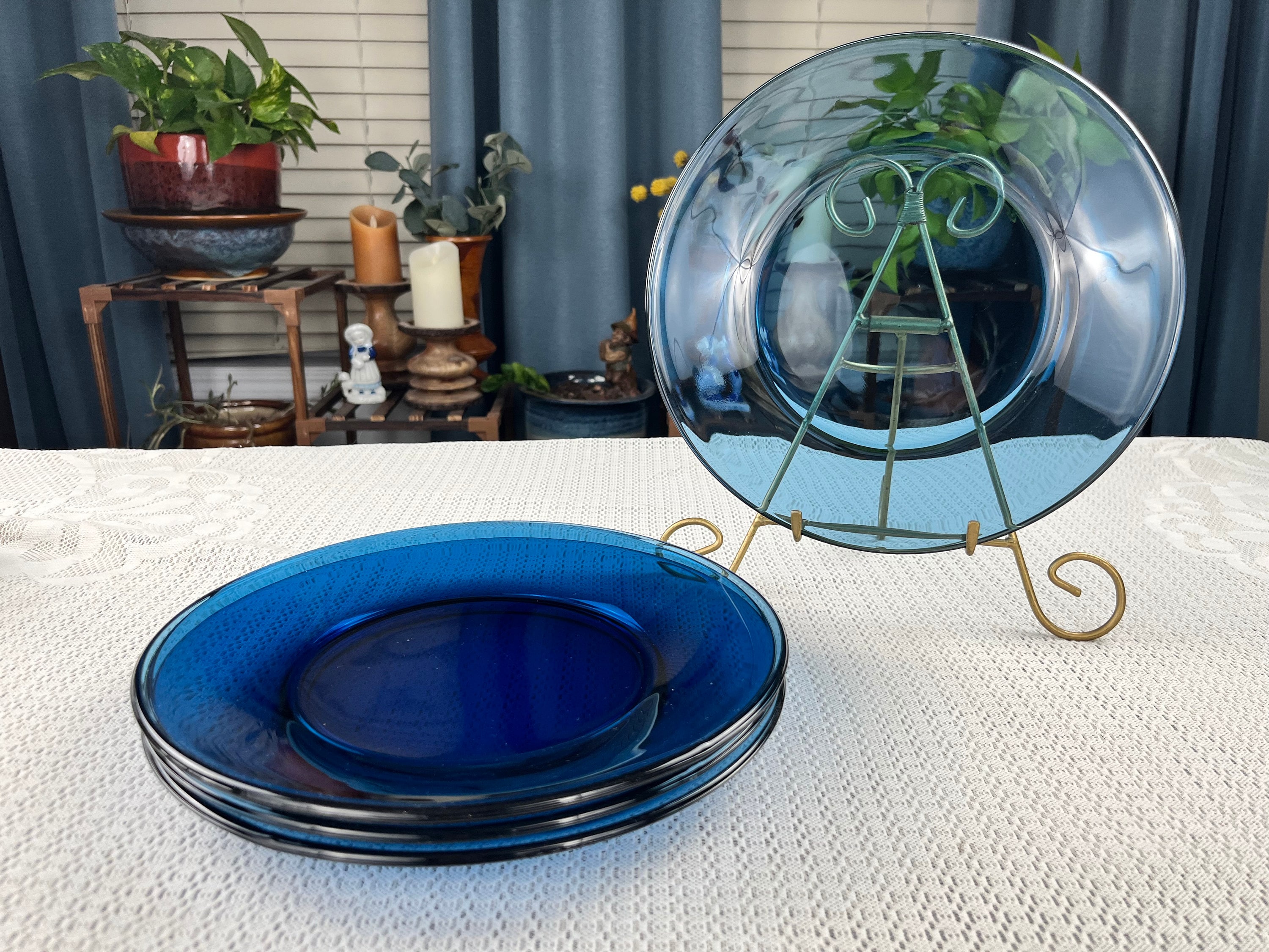 Blue glass charger plates hotsell