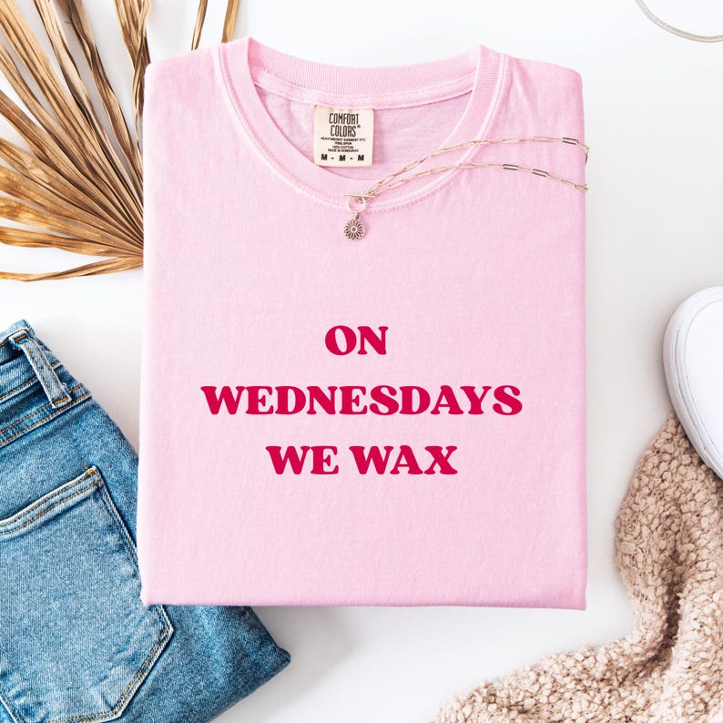 On Wednesdays We Wax Shirt, Esthetician T-shirt, Mean Girls Shirt, Gift For Waxer, Esthetician Gift, Waxer T-shirt Bild 1