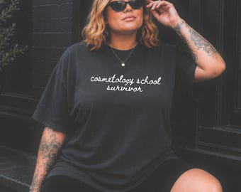 Camiseta de superviviente de la escuela de cosmetología, camiseta de estilista, regalo para estudiantes de cosmetología