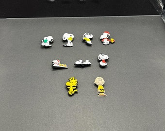 Croc charms / Snoopy