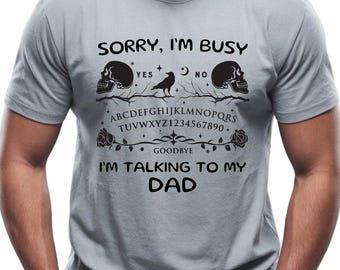 Maglietta con la scritta "Scusate, sono occupato, sto parlando con mio padre" e tema tavola Ouija / Maglietta paranormale e gotica