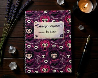 Diario en blanco adorable y espeluznante, diario personalizado con muñeca espeluznante Whimsigoth, cuaderno personalizado de regalo para escritores de la Academia Oscura, notas de estética alternativa