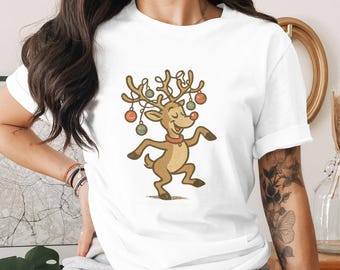 Reno bailando PNG, adornos navideños, reno de nariz roja, PNG festivo, diseño de camiseta, descarga digital, bonito diseño navideño