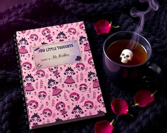 Muñeca rosa espeluznante y adorable, diario personalizado Whimsygoth, cuaderno personalizado de regalo para escritores de la Academia Oscura, notas de estética alternativa