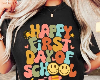 Festeggia il primo giorno di scuola con il nostro "Buon primo giorno di scuola!" Maglietta per insegnanti - Sostenere l'istruzione!