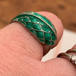 vintage silver green enamel feather ring, uk size M or us size 6 1/2