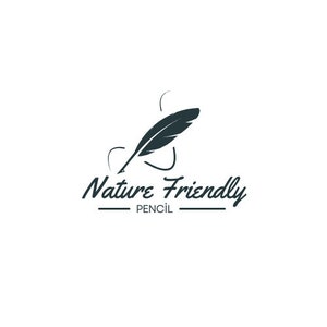 Może przedstawiać: Czarno-białe logo z pi&oacute;rem i tekstem "Nature Friendly Pencil".