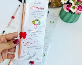 Spersonalizowane upominki z okazji ukończenia szkoły w formie ołówków - klasa 2026 - zaproszenia nadające się do recyklingu, prezenty przyjazne dla środowiska.