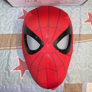Spiderman Mask Moving Eyes Electronic Mask – Vyrama